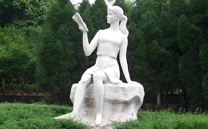 千年匠心，傳世之美——優(yōu)藝雕塑定制人物石雕藝術(shù)
