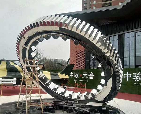 為什么越來(lái)越多的地方選擇定做景觀不銹鋼雕塑？